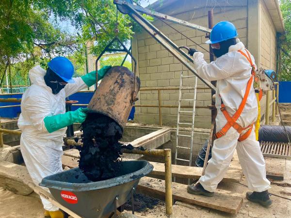 Mantenimiento en alcantarillado Aqualia Riohacha